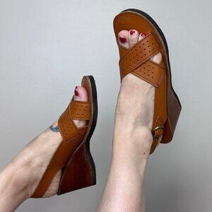 Vintage 1970s Brown Leather Sandals, Mason Shoe Co Size 9 1/2 Narrow, Wedge Heel